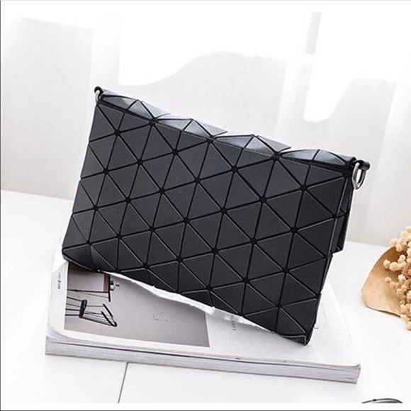LAST ONE!! Black geometric clutch bag with strap - Picture 2 of 5